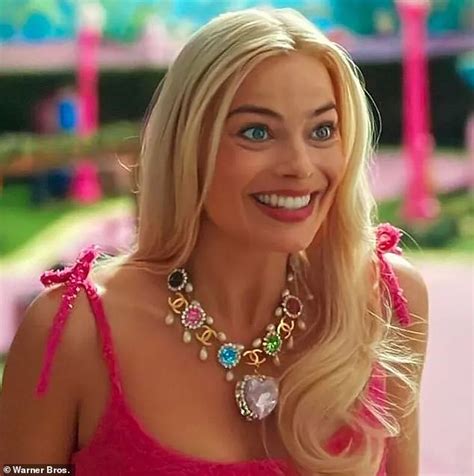 margot robbie chanel 2018|Margot Robbie barbie Chanel necklace.